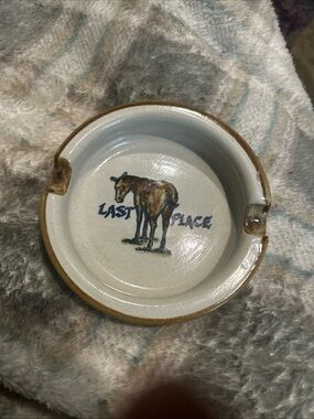 Vintage-Style Ceramic Ashtray with Horse Illustration - White & Brown